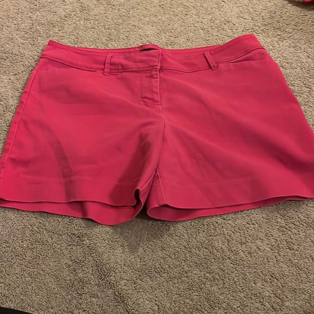 The limited pink shorts 14‎